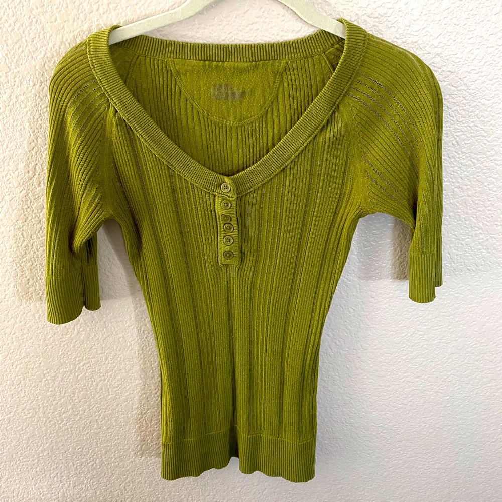 Green fitted top